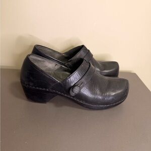 Women’s Dansko Leather Clogs (Size 40 = Size 9)